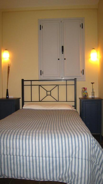 Single Room with Shared Bathroom