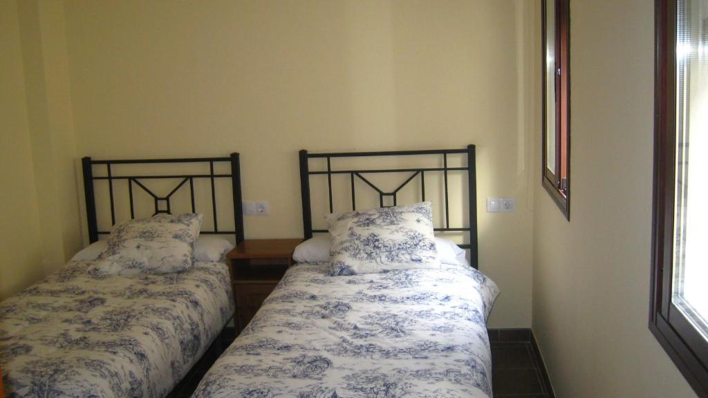 Twin Room with Shared Bathroom